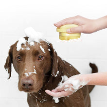 Carregar imagem no visualizador da galeria, Escova de banho para cachorro com dispensador de shampoo
